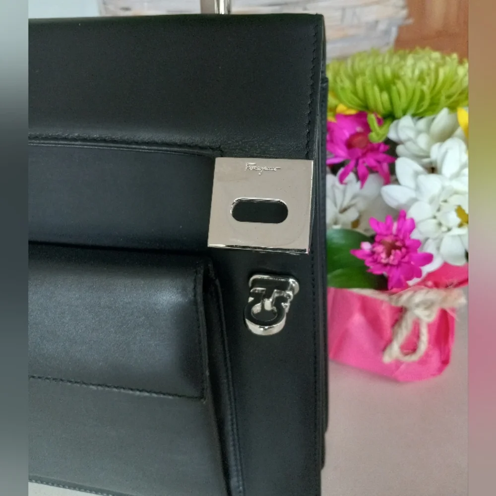 Salvatore Ferragamo, The Nero, Vintage Italian Leather Shoulder Bag - Picture 8 of 16